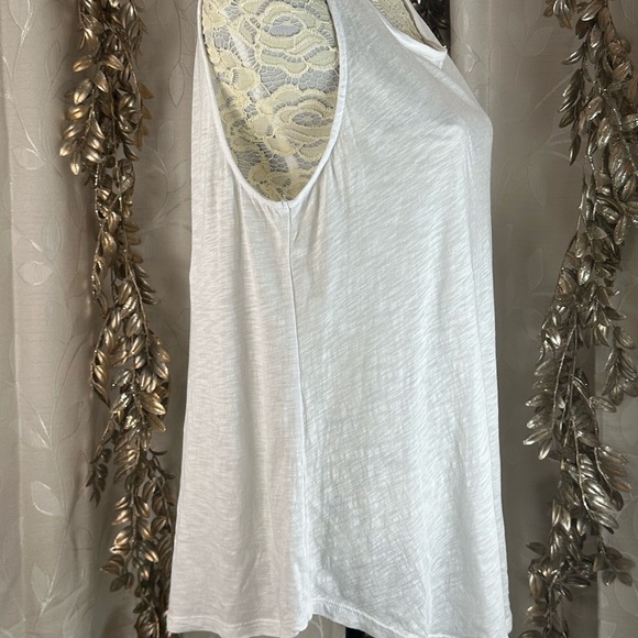 Torrid White Flowy Sleeveless Tank Top - Size 0  Large Basic Casual Layering Top - Picture 3 of 11